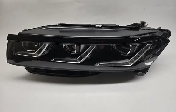 Volkswagen Touareg III Headlight/headlamp 761941081AB