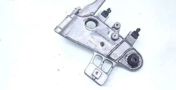 Mercedes-Benz CLS C218 X218 Air filter cleaner box bracket assembly A6510902241