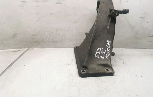 BMW 5 E39 Engine mounting bracket 6752648