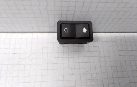 BMW 5 E39 Electric window control switch 8368974