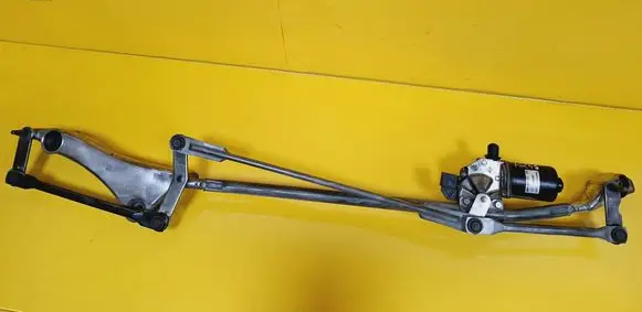 Mercedes-Benz B W245 Front wiper linkage and motor A1698202140