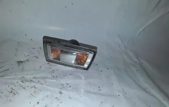 Opel Zafira B Front fender indicator light 13228580 13228581