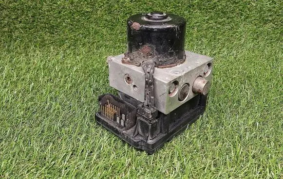 Ford Mondeo Mk III ABS Pump 96GG2M110AA