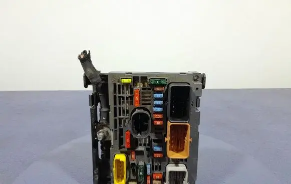 Peugeot 308 Fuse box set 9675878480