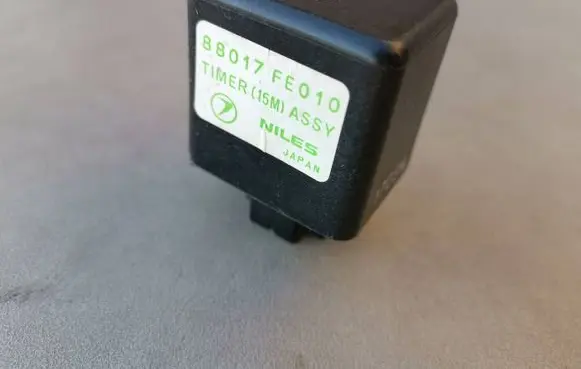 Subaru Impreza II Window wiper interval relay 88017FE010
