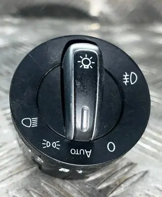 Volkswagen PASSAT B7 Light switch