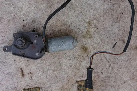 Jaguar XJ X40 Seat adjustment motor 0130002401