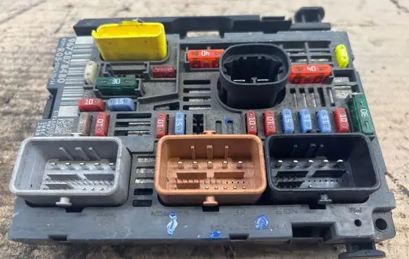 Peugeot 308 BSM Control unit 9675878480 21520204