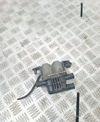 BMW 5 E39 Coolant heater control valve 8374995 1147412137