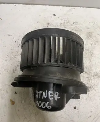 Peugeot Partner Heater fan/blower M49030668Q