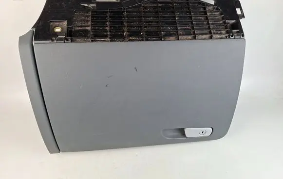 Glove box