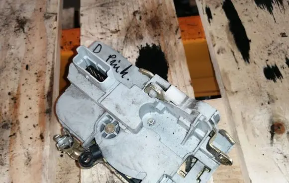Peugeot Partner Front door lock 