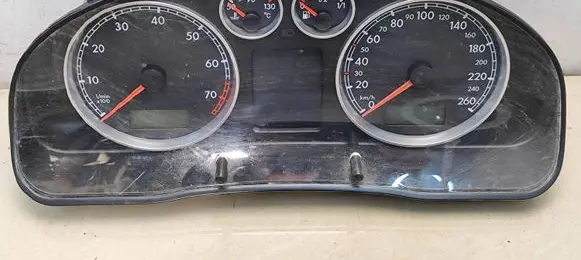 Volkswagen PASSAT B5.5 Speedometer (instrument cluster) 3B0920825 VWZ7Z0A3588233