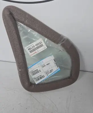 Toyota Yaris Front triangle window/glass 681260D021