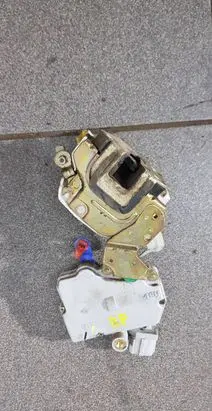 Nissan Terrano Front door lock 