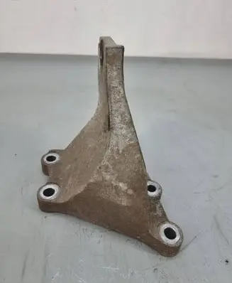 Nissan Leaf I (ZE0) Engine mounting bracket