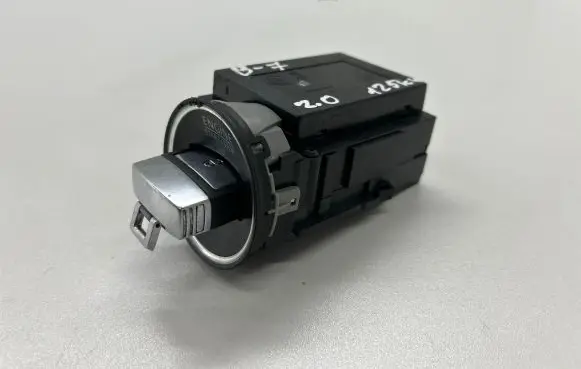 Volkswagen PASSAT B7 Ignition lock 3C0905843t 33303601 0971011S