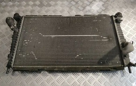 Ford Focus C-MAX Coolant radiator 3M5H8005RK 18560374C