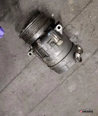 Volvo XC70 Air conditioning (A/C) compressor (pump) 