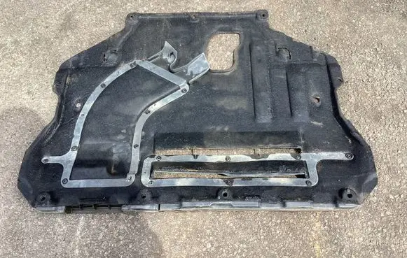 Ford Kuga II Engine splash shield/under tray CV617H403E