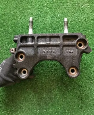 Hyundai Kona I Engine mounting bracket