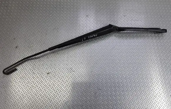 Toyota Avensis T220 Front wiper blade arm
