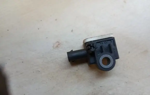 Jeep Grand Cherokee Airbag deployment crash/impact sensor A1668210151 56054085AA
