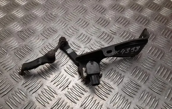 Toyota Prius+ (ZVW40) Headlight/headlamp level sensor 9E1822