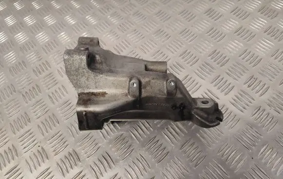 Mercedes-Benz C W204 Engine mounting bracket A6512233504