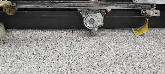 Nissan Primastar Front window lifting mechanism without motor