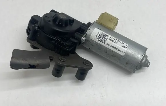 Mercedes-Benz A W177 Seat adjustment motor J13819562 3815706002 0061364020
