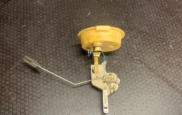 BMW 3 E46 Fuel level sensor 6752054 221824065006