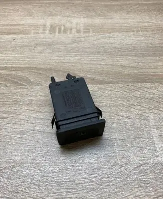 Volkswagen Golf IV Windscreen/window heater switch 1J0953235A