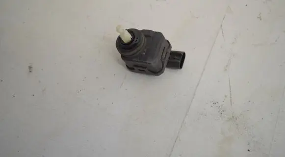 Jaguar S-Type Headlight level height control switch
