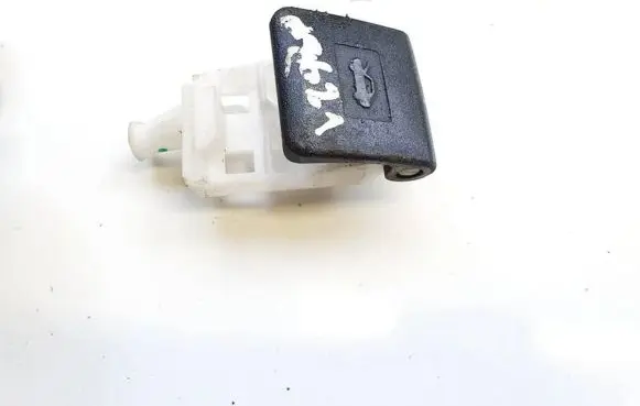 Toyota Avensis T270 Engine bonnet (hood) release handle