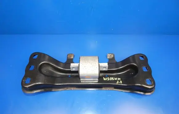 Mercedes-Benz C W205 Gearbox mounting bracket A2052400802 Z050030515