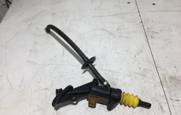Clutch slave cylinder