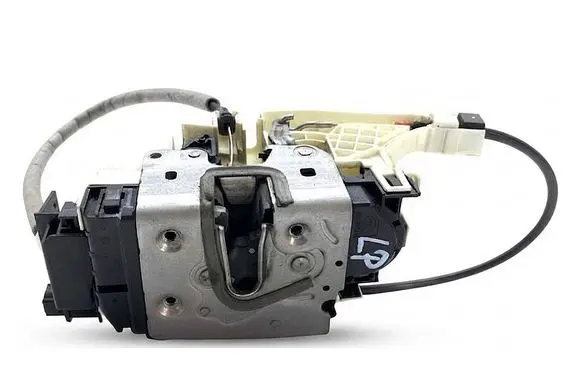 Mercedes-Benz Sprinter W907 W910 Front door lock A9077200000