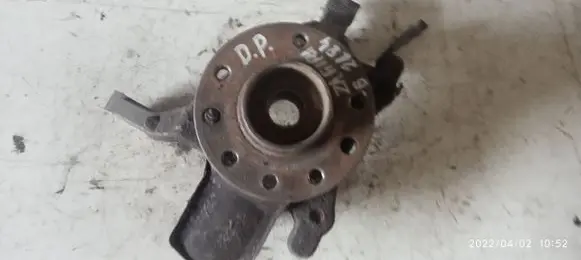 Opel Zafira B Front wheel hub 93178652 13110964