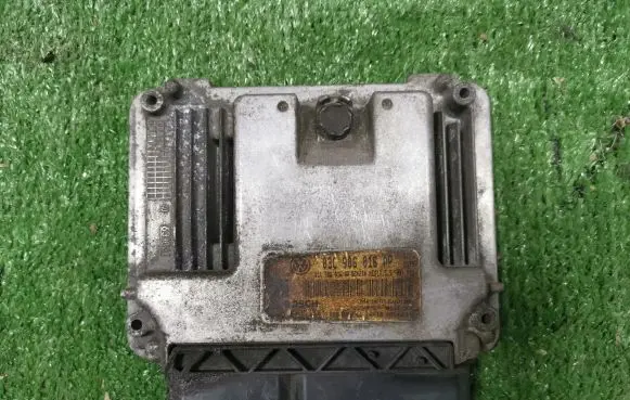 Volkswagen Golf VI Engine control unit/module 03C906016AP