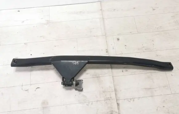 Engine mount bracket
