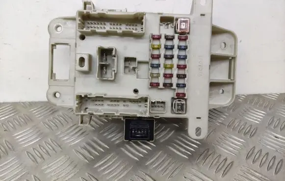 Toyota RAV 4 (XA20) Fuse module