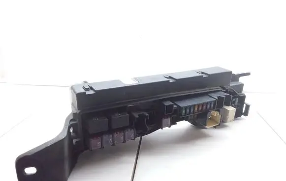 Toyota Corolla Verso E121 Fuse module 9098702022 1567002470