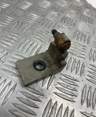 BMW 5 E60 E61 Front door lower hinge 7068077