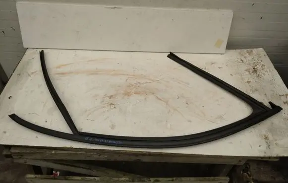 Skoda Octavia Mk3 (5E) Rubber seal front coupe door window 5E0837431E