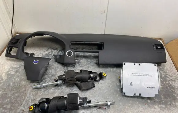 Volvo C30 Dashboard 39889251BILI 39889251