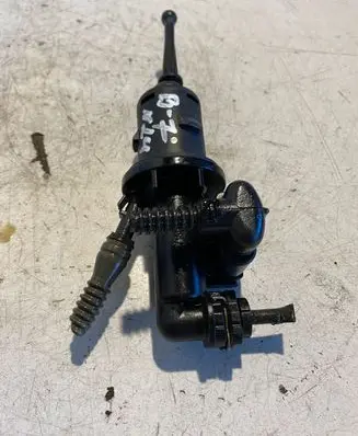 Volkswagen PASSAT B7 Clutch slave cylinder 3C0721388J