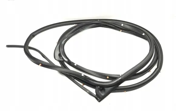 Mitsubishi L200 Rubber seal loading door 