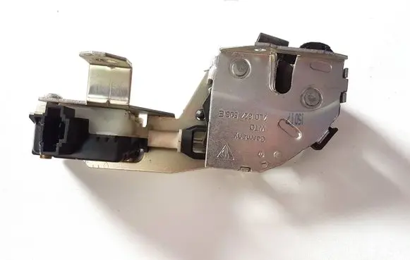 Volkswagen Touareg I Tailgate window lock/catch/latch 7L0827506