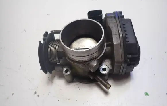 Volkswagen Sharan Throttle body valve 037133064A
